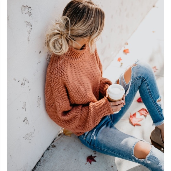 HEIDI Old School Sweater - Picture 6 of 8